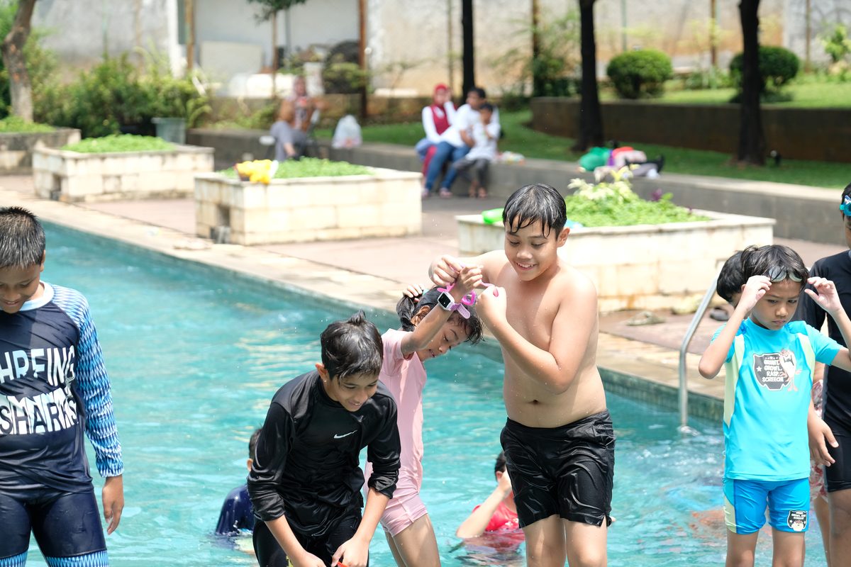 Cari Koin di Kolam Renang Kecil 5