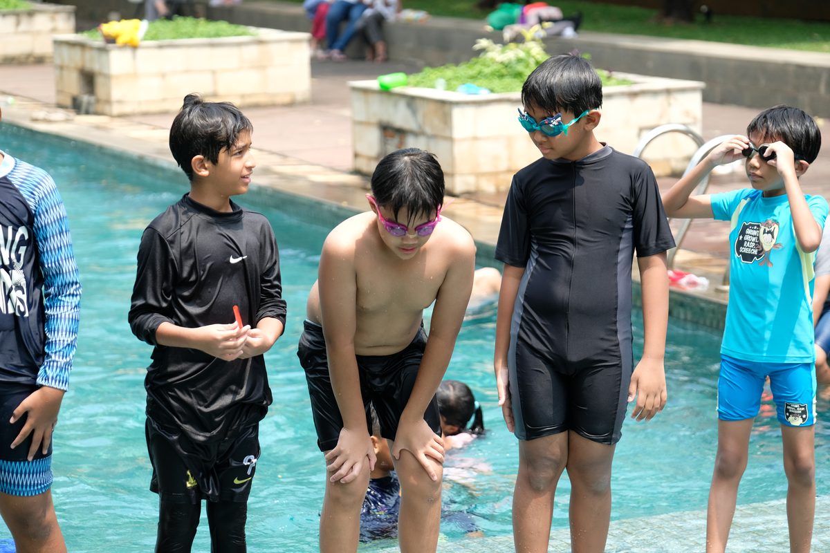 Cari Koin di Kolam Renang Kecil 6