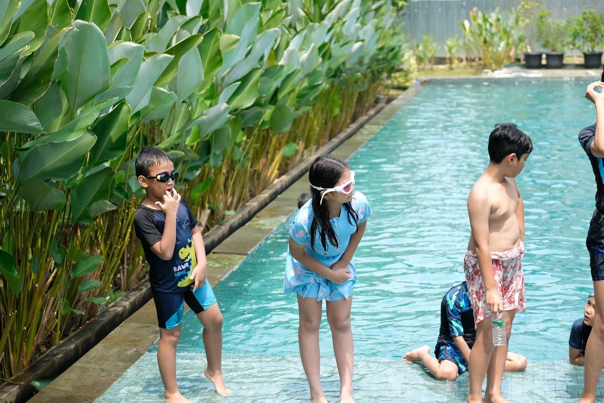 Cari Koin di Kolam Renang Kecil 7