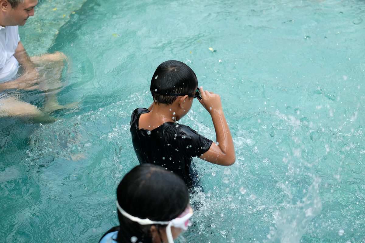 Cari Koin di Kolam Renang Kecil 8
