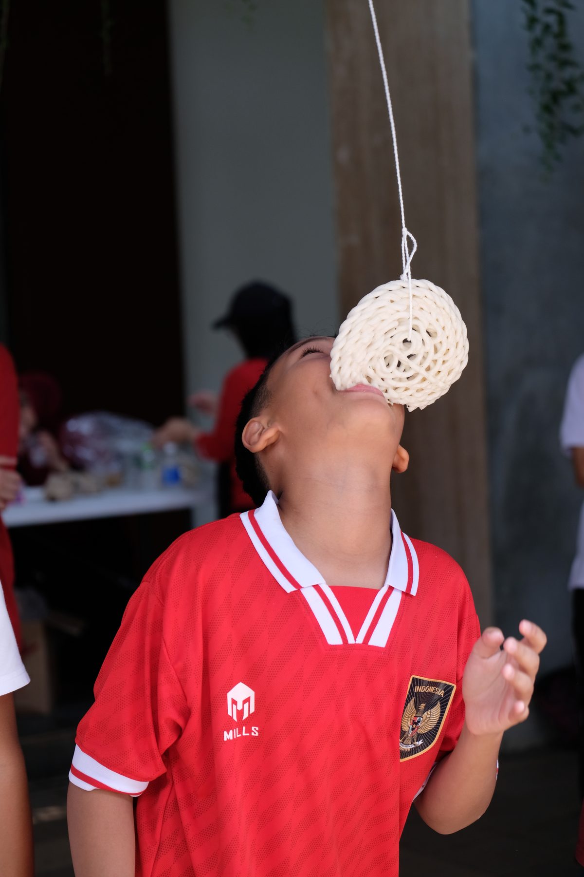 Makan Kerupuk 6